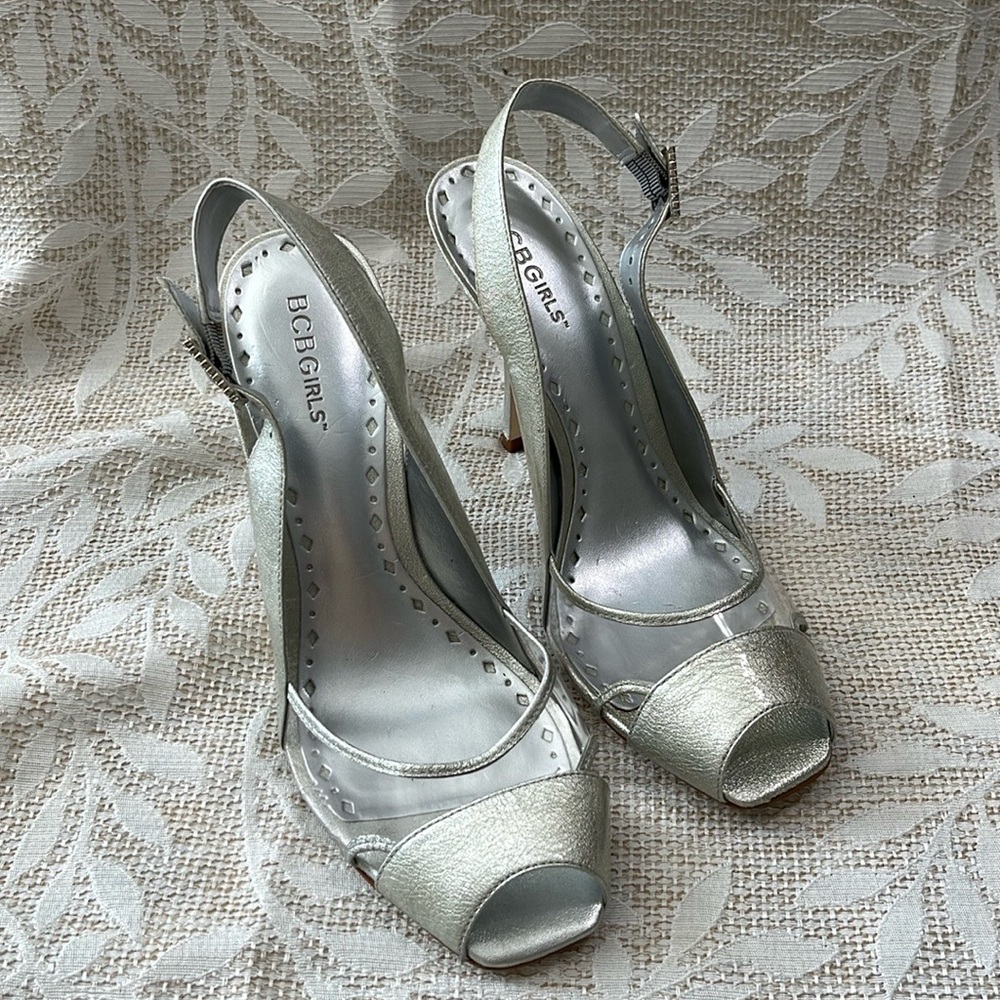 BCBGirls Silver Crackle Patent Leather Rhinestone Buckle Peep Toe Pumps Size 9.5